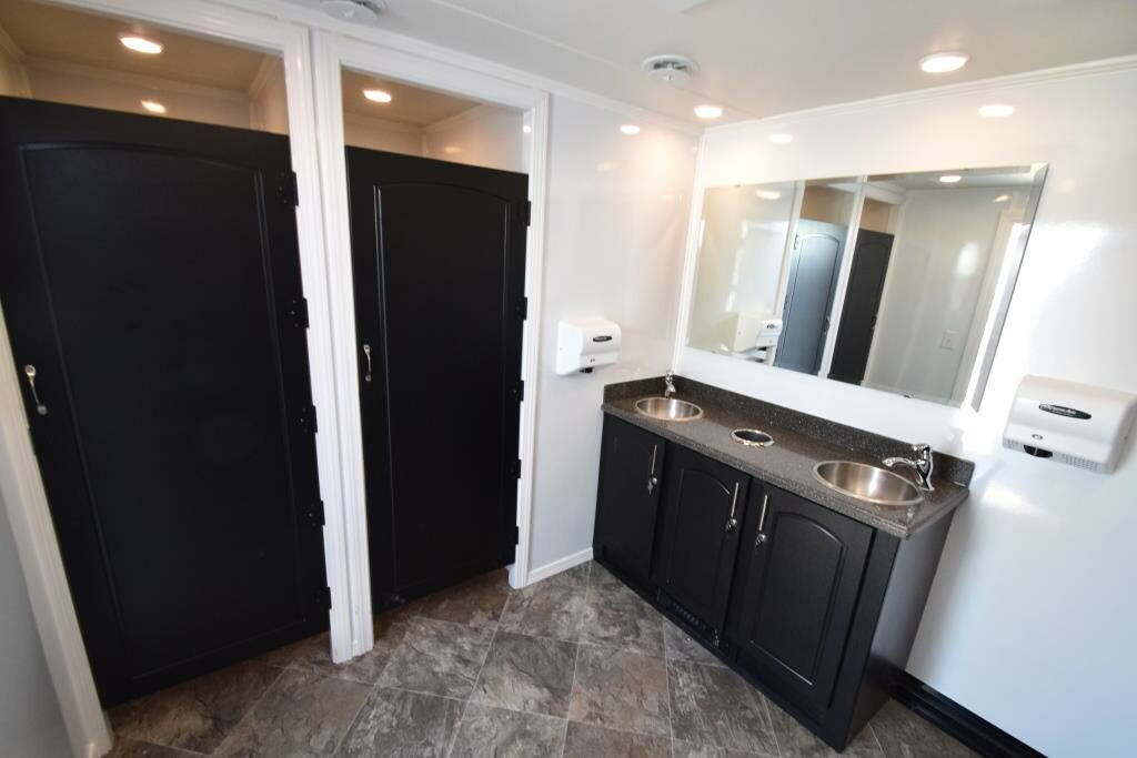 EVEREST JOB SITE RESTROOM TRAILERS INTERIOR