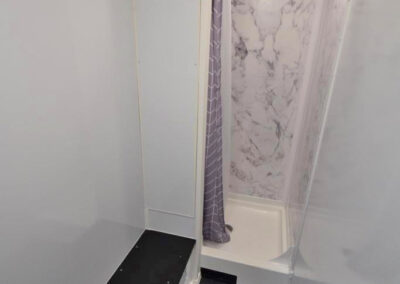 SHOWER TRAILER ROOM WITH SEAT